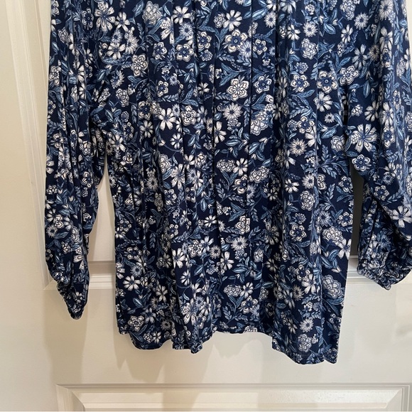 Old Navy blue and white floral long sleeve peasant top XL - Picture 4 of 4